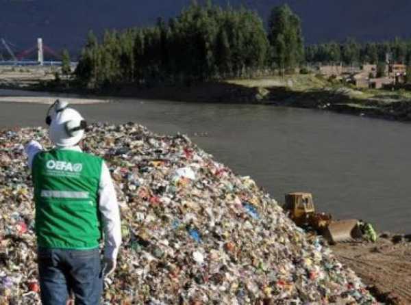 Burocracia, basura y agua