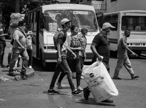 Del desborde popular a la sociedad emergente de Matos Mar