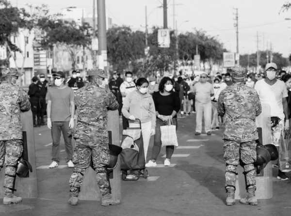 Enfoque militar y agravio a médicos