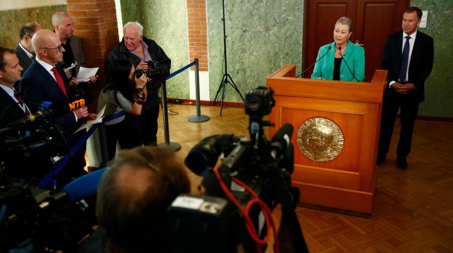 Santos. ¡Todo por el Nobel!